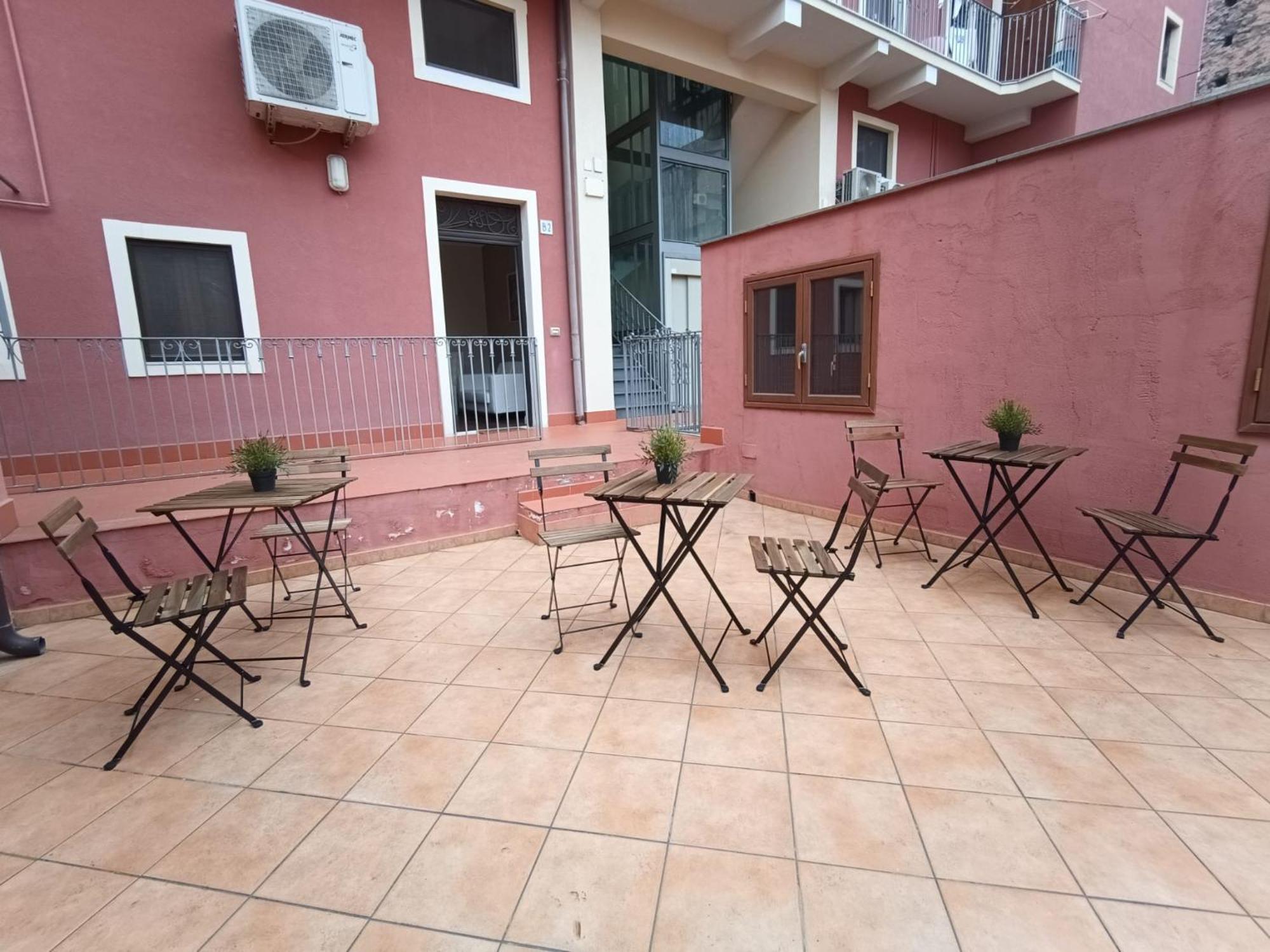 Cortile Dei Sogni Apartment คาตาเนีย ภายนอก รูปภาพ