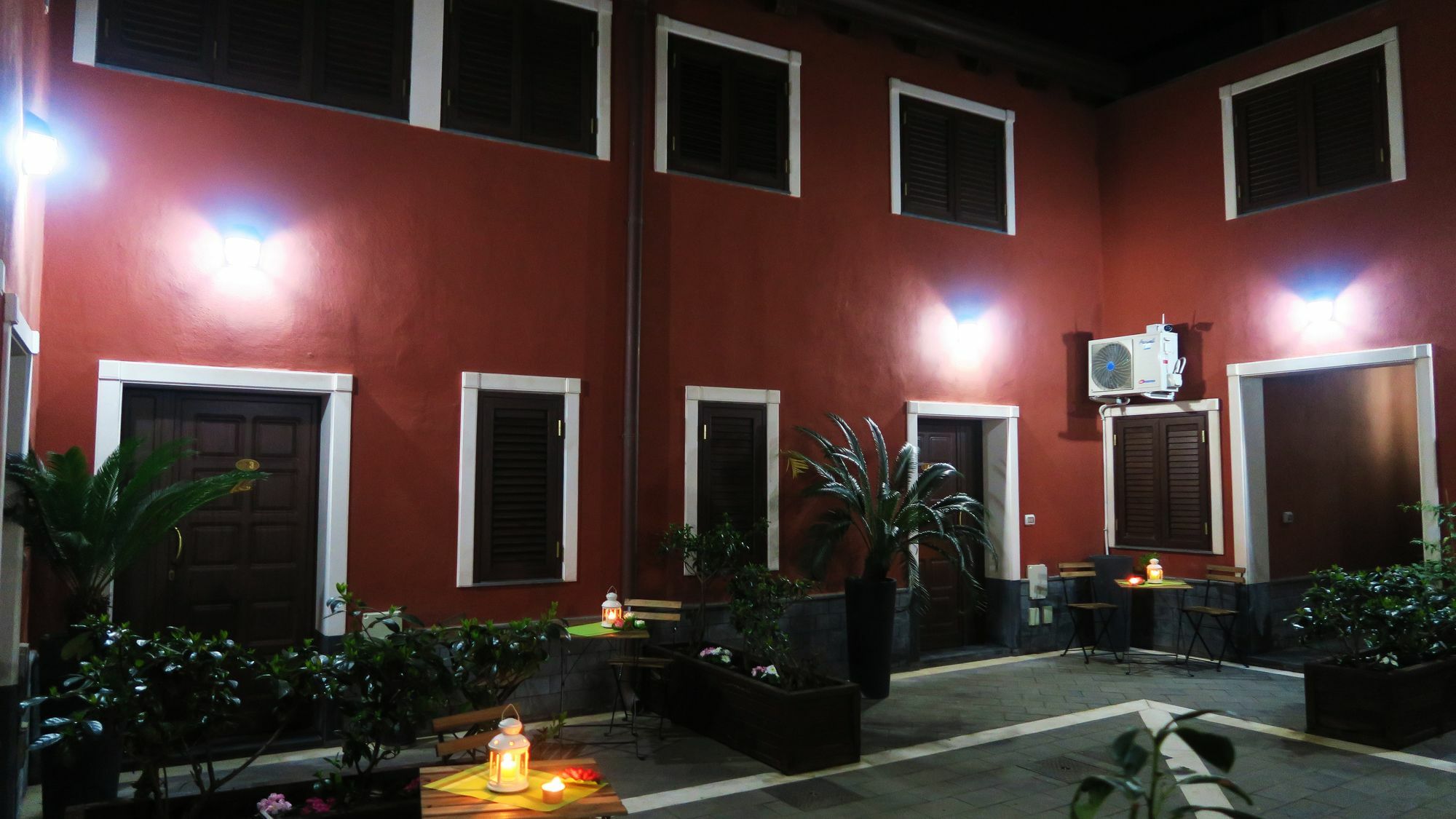 Cortile Dei Sogni Apartment คาตาเนีย ภายนอก รูปภาพ